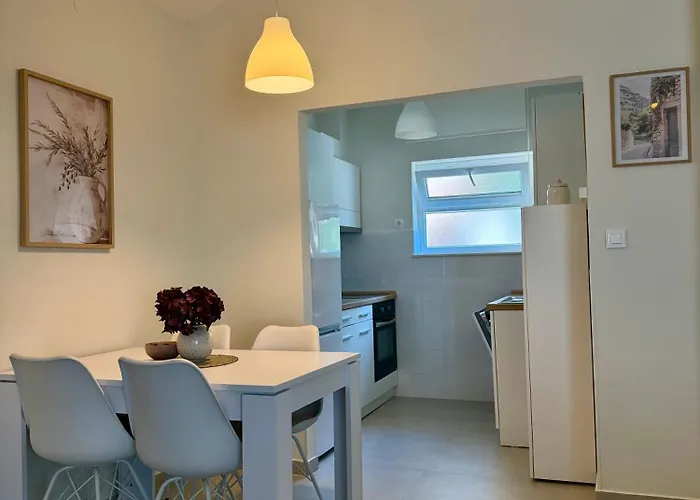 House Of Albina- 10 M Od Mora